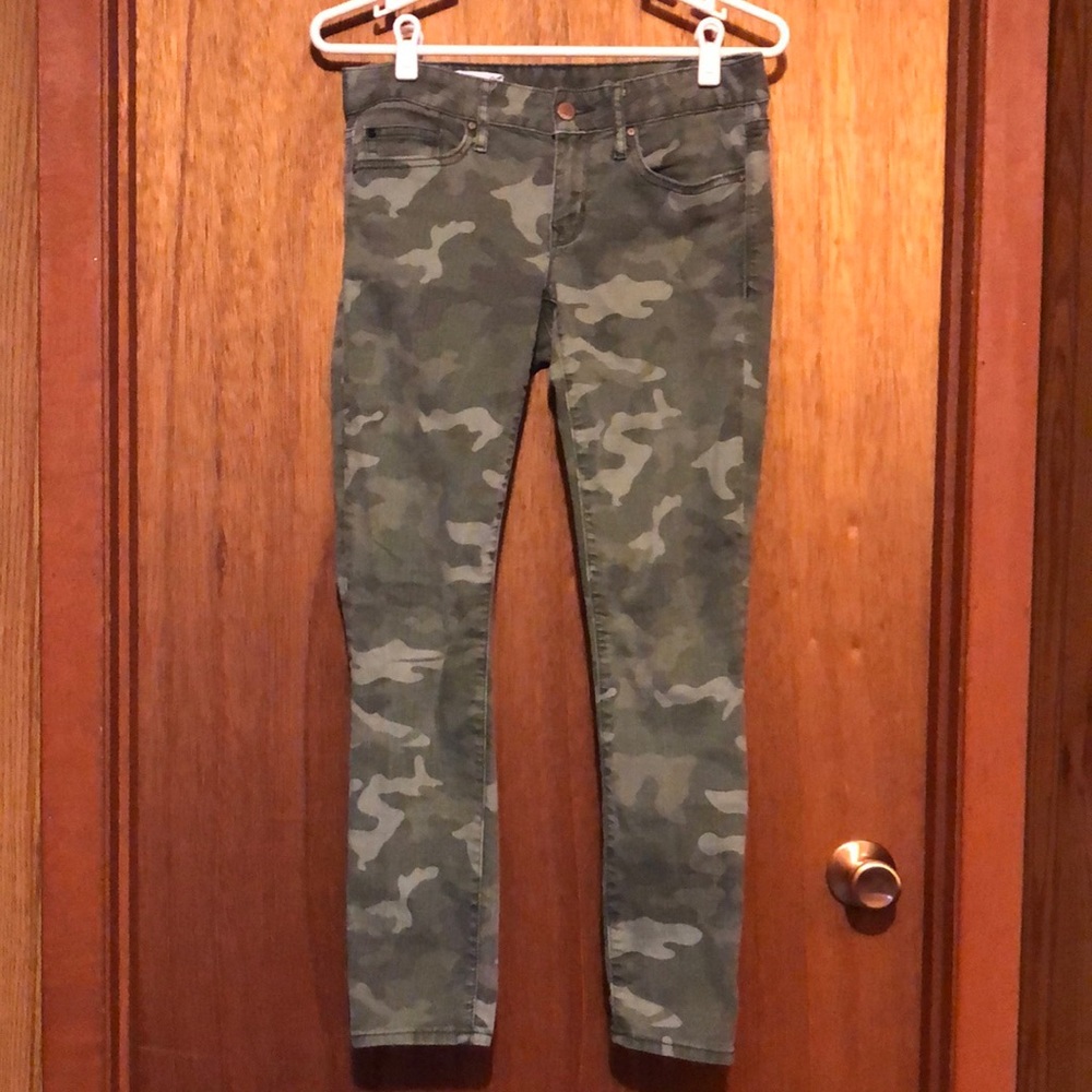 Gap ‘Always Skinny’ tapered Camo pant ~ size 26